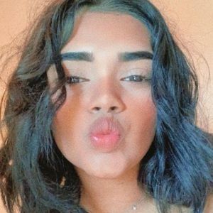 Meet your Posher, Claudia